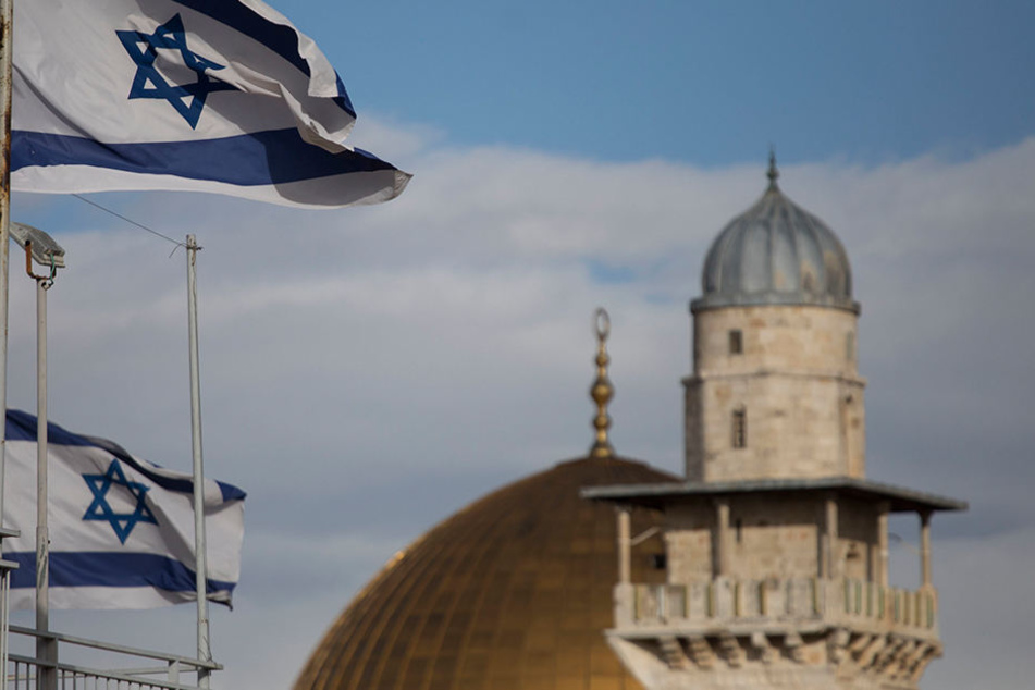 Netanjahu: Jerusalem sei die Hauptstadt Israels seit fast 70 Jahren. "Jerusalem ist die Hauptstadt des jüdischen Volkes seit 3000 Jahren gewesen."