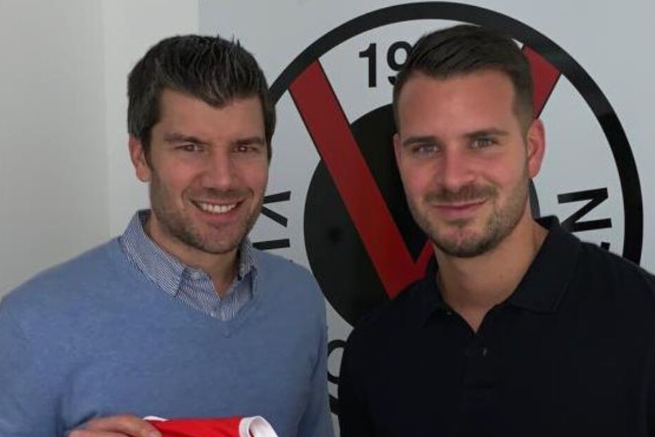 Lucas Musculus (28) und Teammanager Marcus Steegmann (li.) nach der Vertragsunterzeichnung.