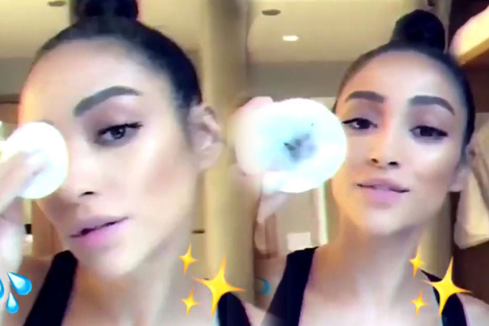 Shay Mitchell blamiert sich in ihrem Werbeclip.