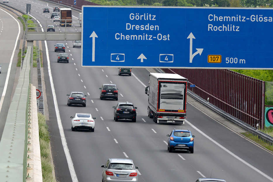 Der Stau reicht von der Anschlussstelle Glösa bis zum Kreuz Chemnitz zurück.