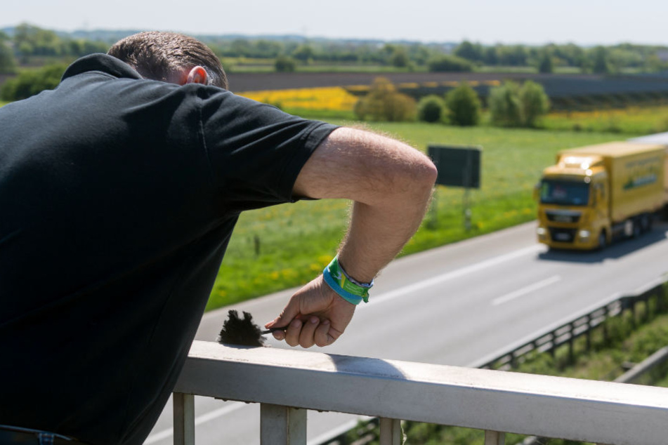 Die Ermittler konnten keinen Gegenstand mehr auf der A2 finden. (Symbolbild)