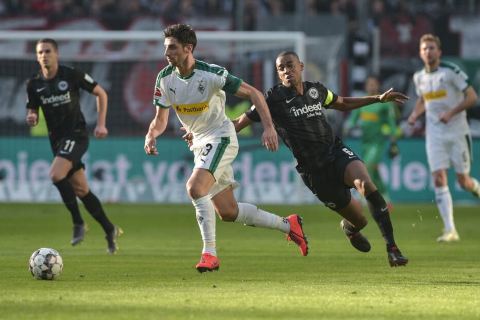 Und Tschüss: Lars Stindl (li.) enteilt Frankfurts Gelson Fernandes.