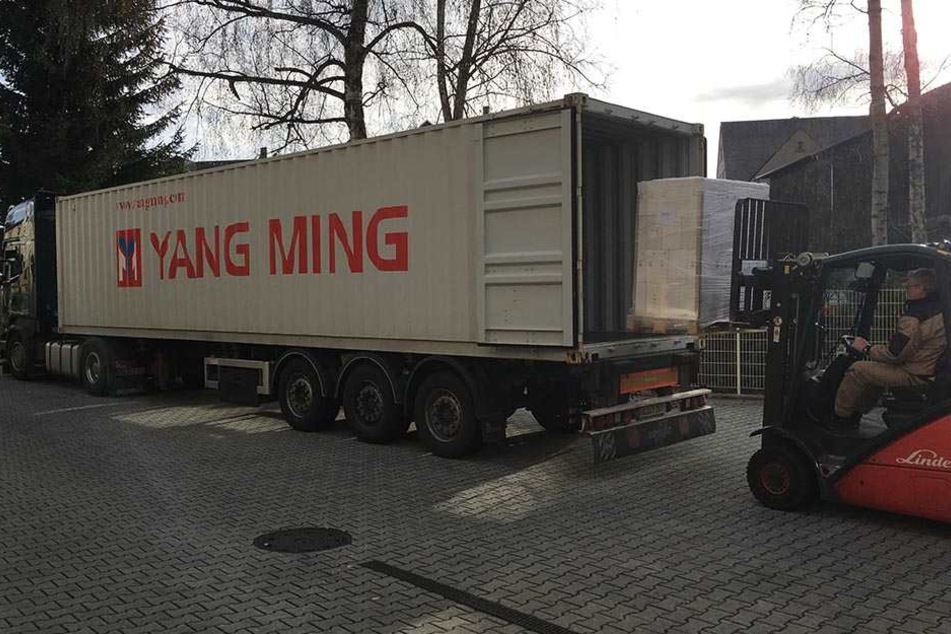 Ab nach China: Fristgemäß wurden 90 000 Flaschen mit Hochprozentigem auf die
Reise geschickt.