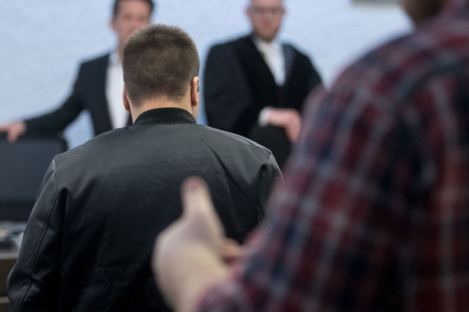 Noch ist unklar, wie es für den 29-Jährigen weiter geht. Momentan sitzt er zwangsweise in einer Psychiatrie.