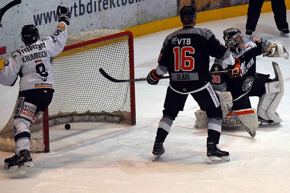 Da war die Eislöwen-Welt noch in Ordnung. Arturs Kruminsch trifft zum 2:0.