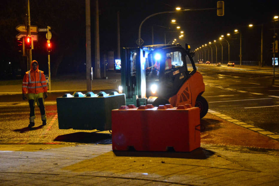 Heimlich, still und leise wurde in der Nacht zum Donnerstag eine Betonsperre errichtet.