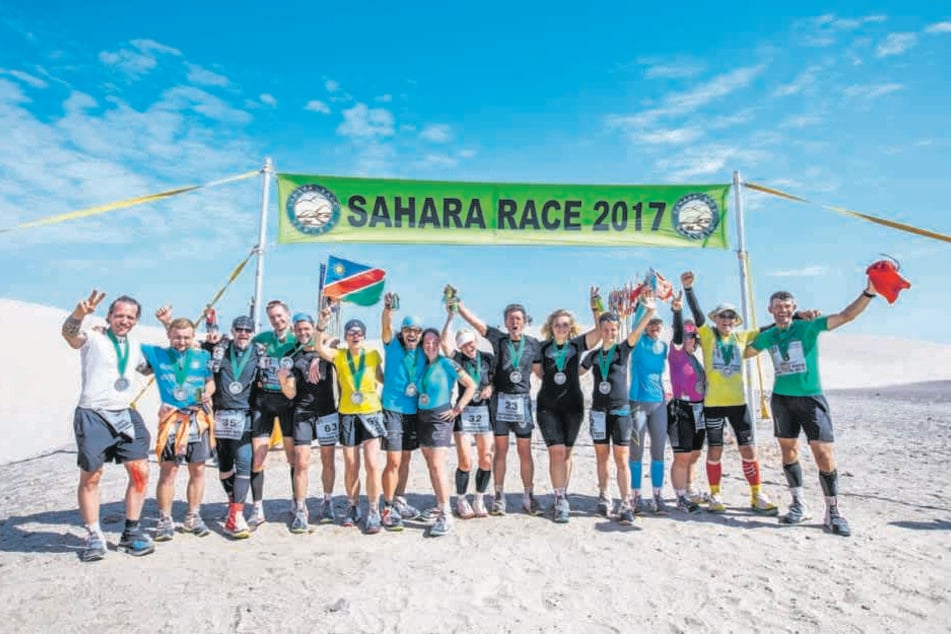 Glückliche Sportler vom "Little desert runners Club" - und die Sächsin mittendrin.