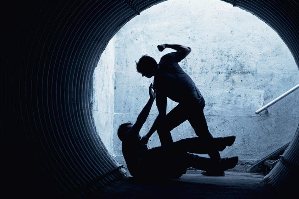 Die Männer bemerkten, dass der 25-Jährige ihnen gefolgt war und schlugen erneut zu. (Symbolbild)
