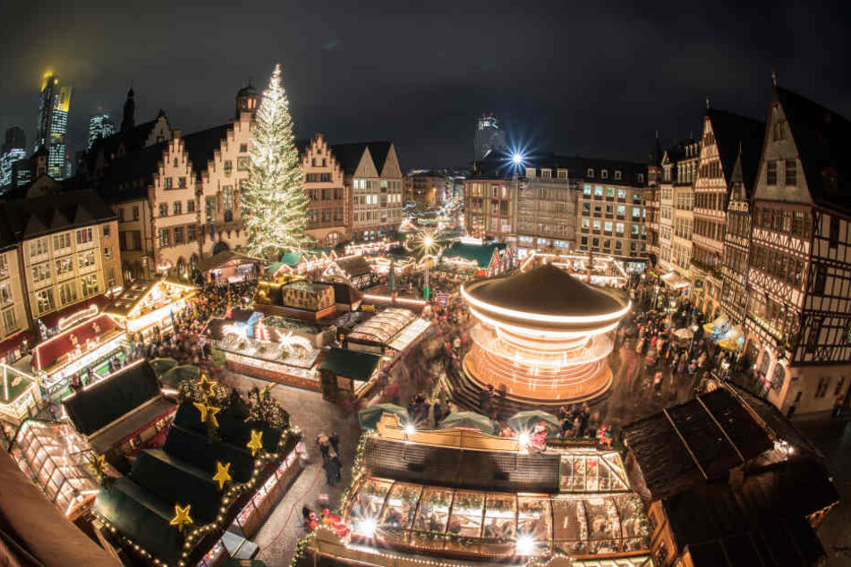 Um 17.20 Uhr wurde der Frankfurter Weihnachtsmarkt auf dem Römer offiziell eröffnet.