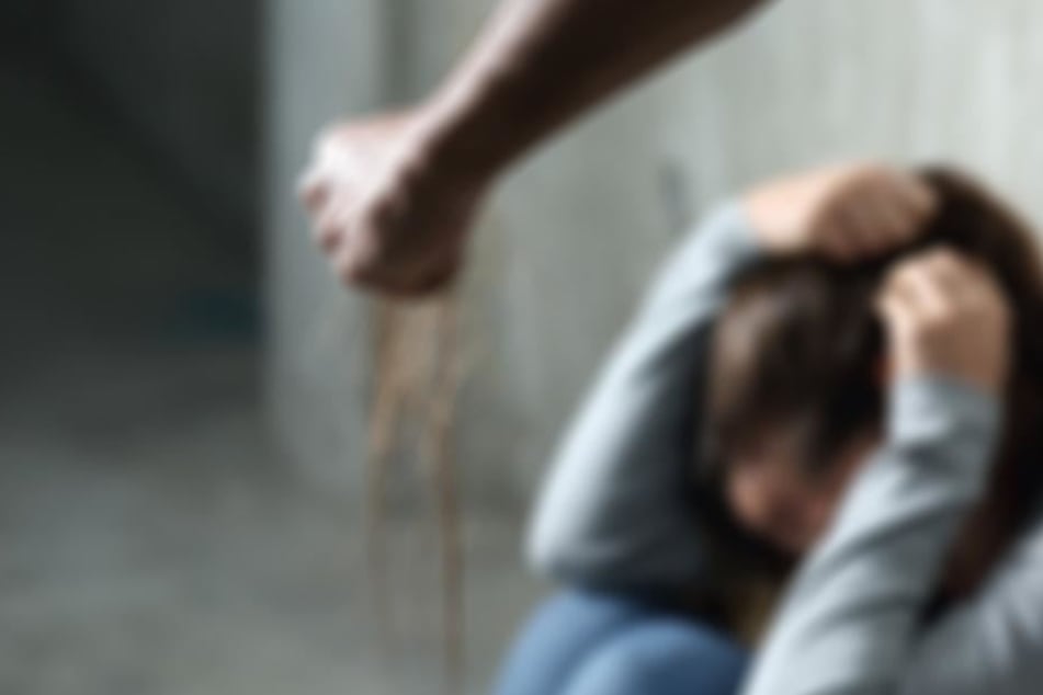 15 Jahre lang musste die vergewaltigte Frau mit der Gewissheit leben, dass der Täter noch frei herumlief. Dann landete die Polizei einen Zufallstreffer (Symbolbild).