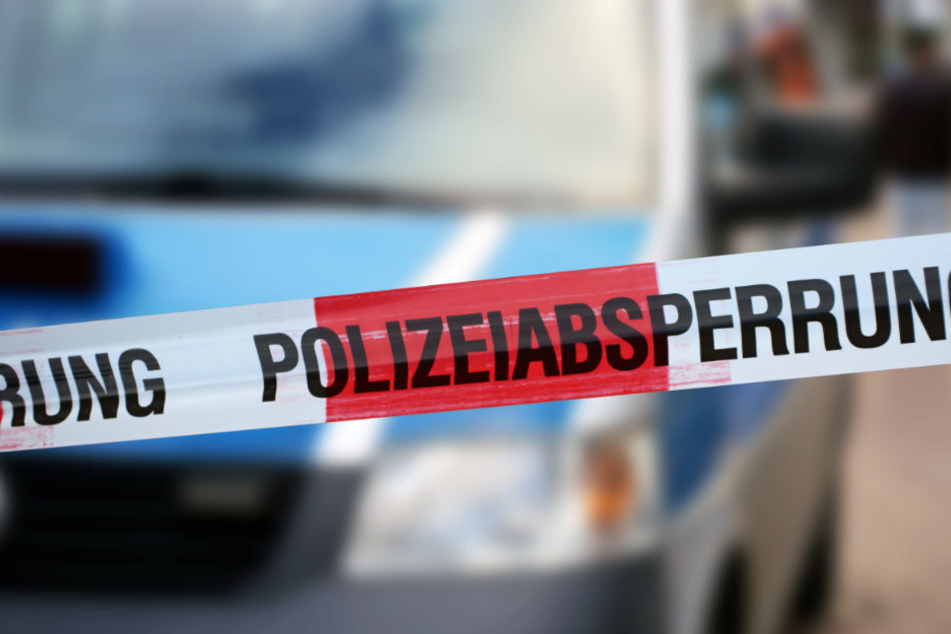 Ein Bekannter des Täters alarmierte die Polizei. (Symbolbild)