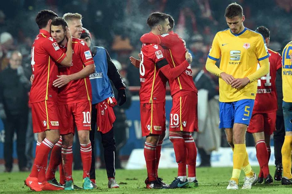 Unioner Jubel und Braunschweiger Enttäuschung nach dem 2:0-Sieg im Hinspiel.