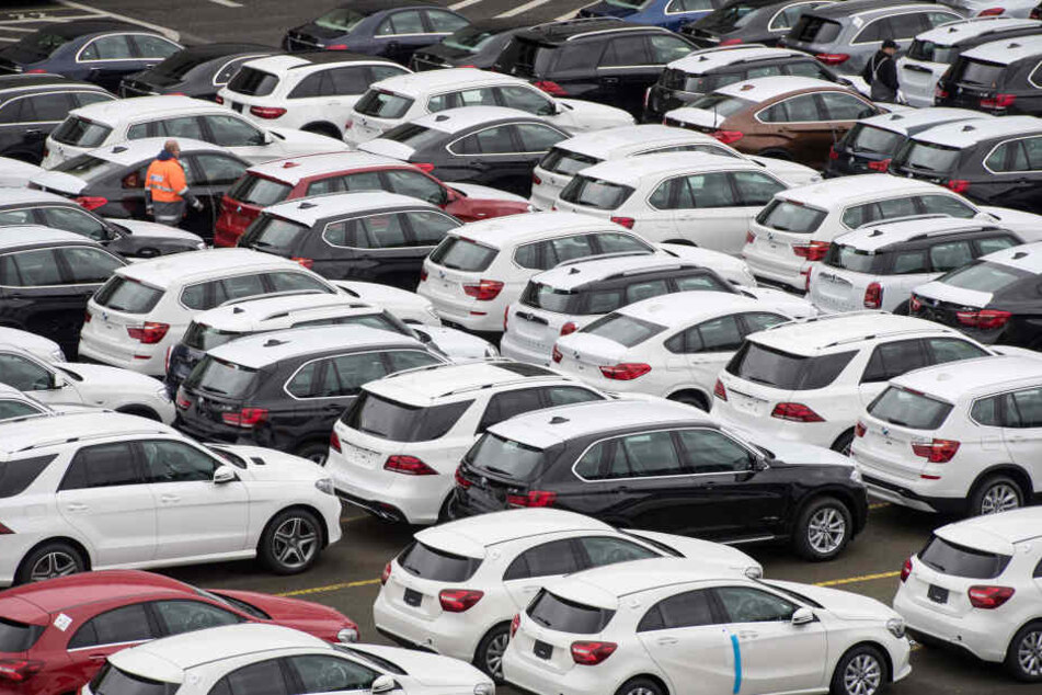 Neuwagen von BMW und Mercedes