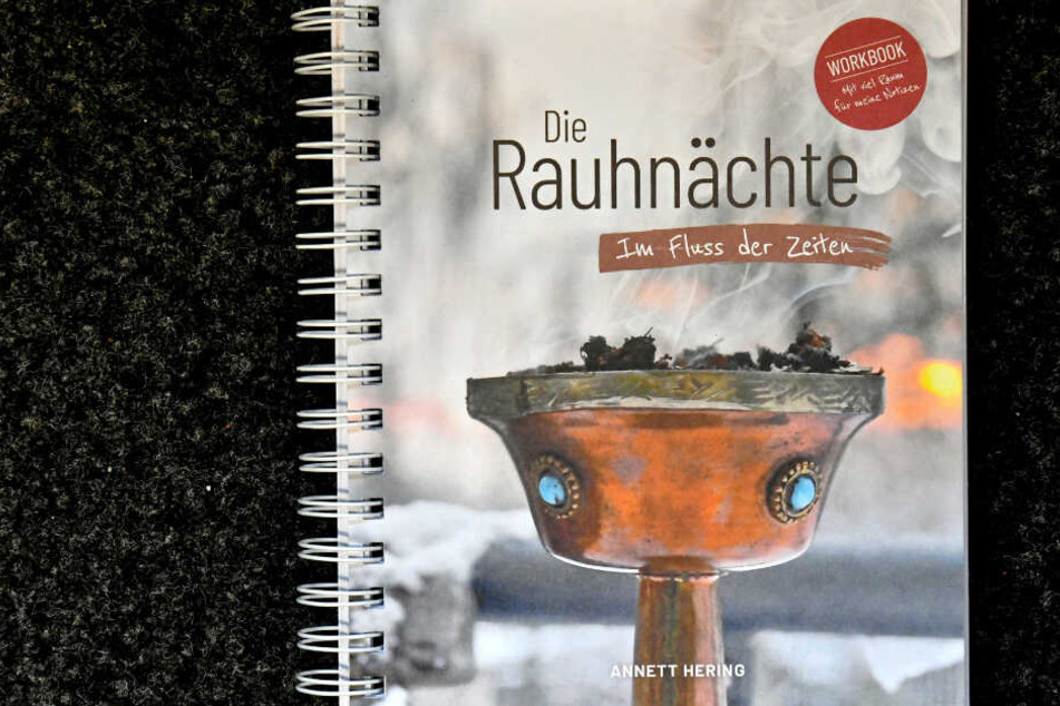 Das Handbuch zu den Rauhnächten, aufgeschrieben von Annett Hering.
