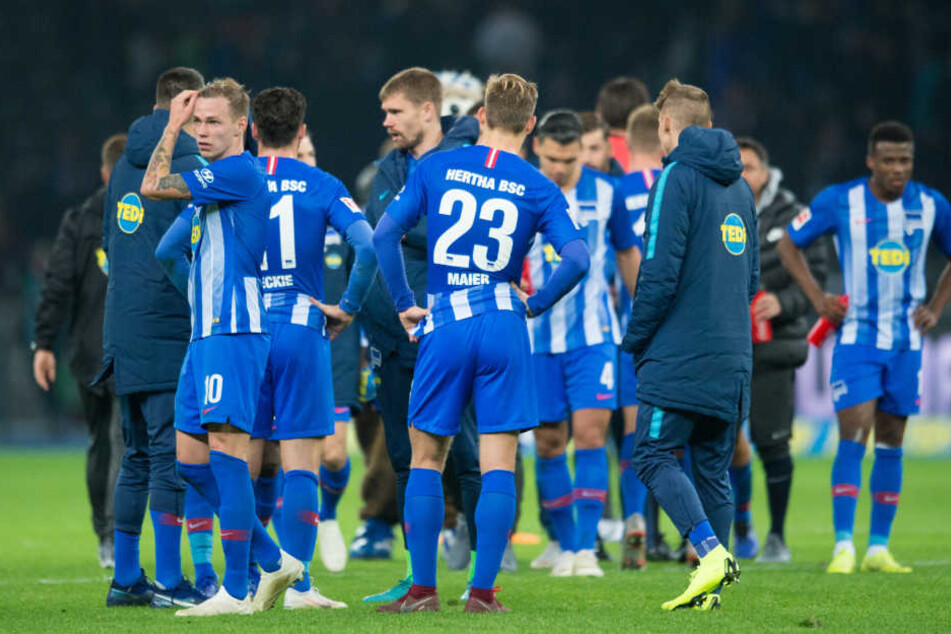 Die Hertha-Profis sind seit fünf Spielen sieglos und verwundert, über die Aktion des Managers.