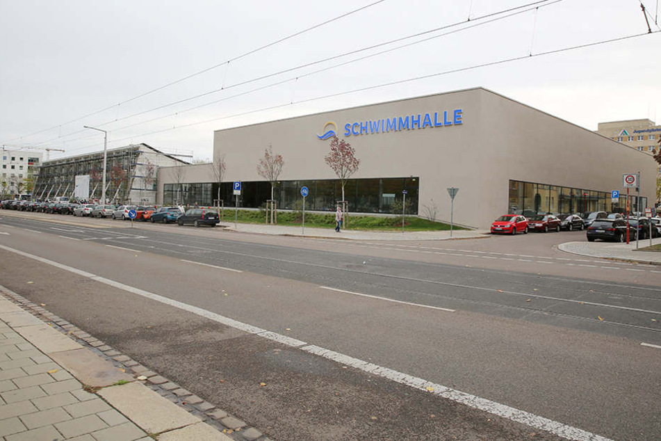 Der Hallenneubau ist schon seit 2016 in Betrieb. Der Altbau lässt noch auf sich warten.