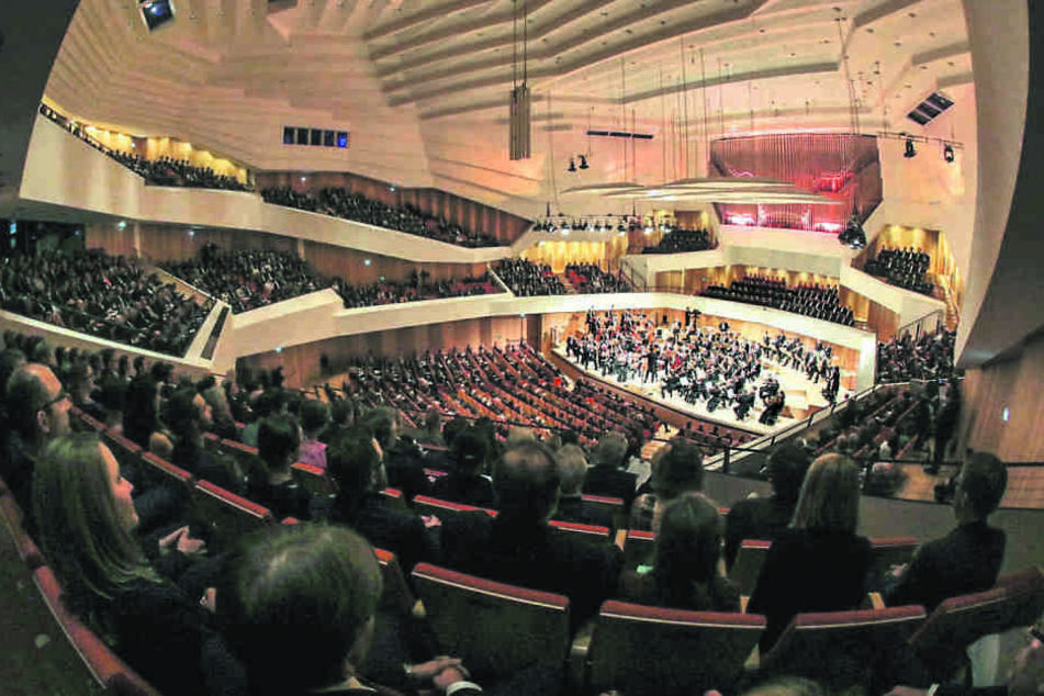 Blick in den großen Saal: Die Spielstätte der Dresdner Philharmonie (rund
1800 Plätze) fasziniert durch ihre Weinberg-Architektur.