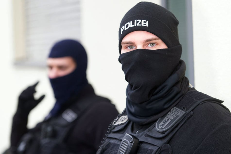 Bei der Durchsuchung am Mittwoch sollen zwei Verdächtige festgenommen worden sein. (Symbolbild)