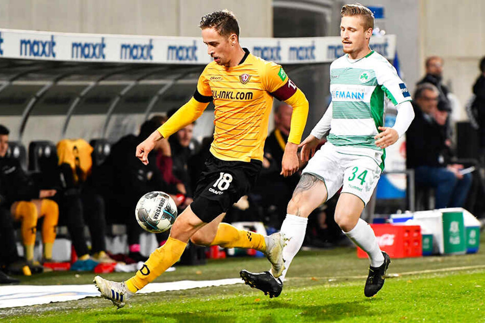 Dresdens Kapitän Jannik Müller (l.), hier vor Ex-Dynamo Marvin Stefaniak am Ball, kritisierte völlig zu recht das Abwehrverhalten seiner Mannschaft.