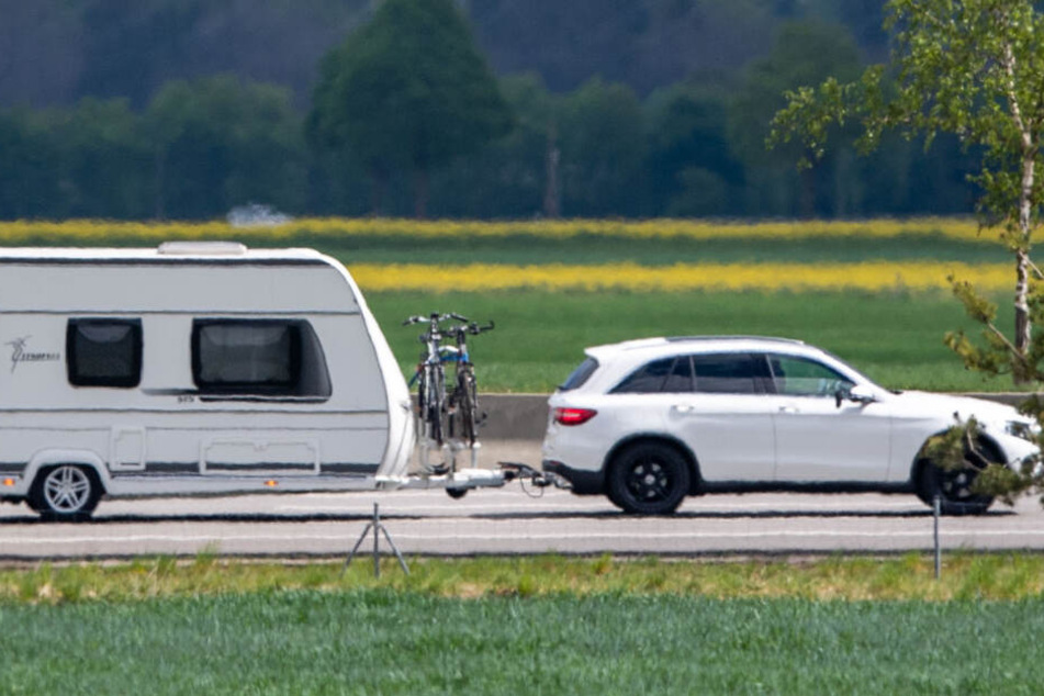 Die Frau wurde zwischen dem Wohnwagen und einem Auto eingeklemmt (Symbolfoto).