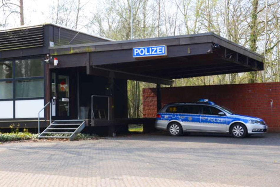 Als der Mann bei der Wache ankam, stellten die Polizisten schnell fest, dass der 56-Jährige betrunken war.