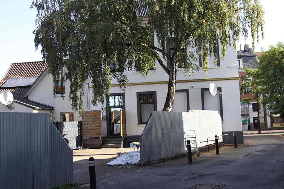 Auf diesen Hinterhof raste der 46-jährige Bünder.