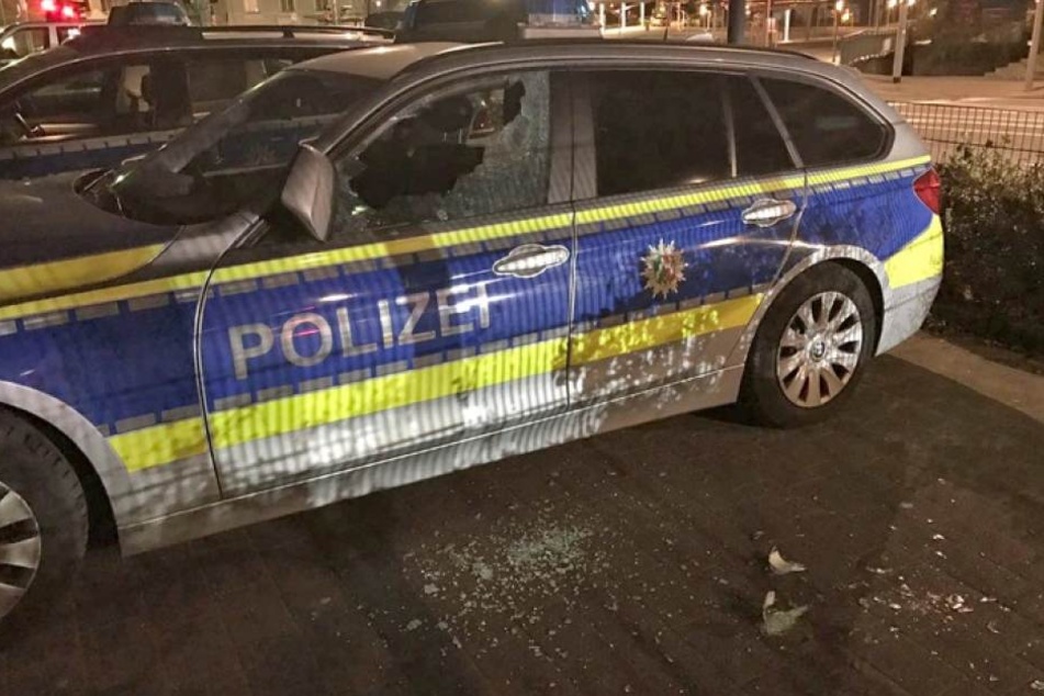 Die Mädchen zerstörten einen Polizeiwagen der Beamten in Lüdenscheid.