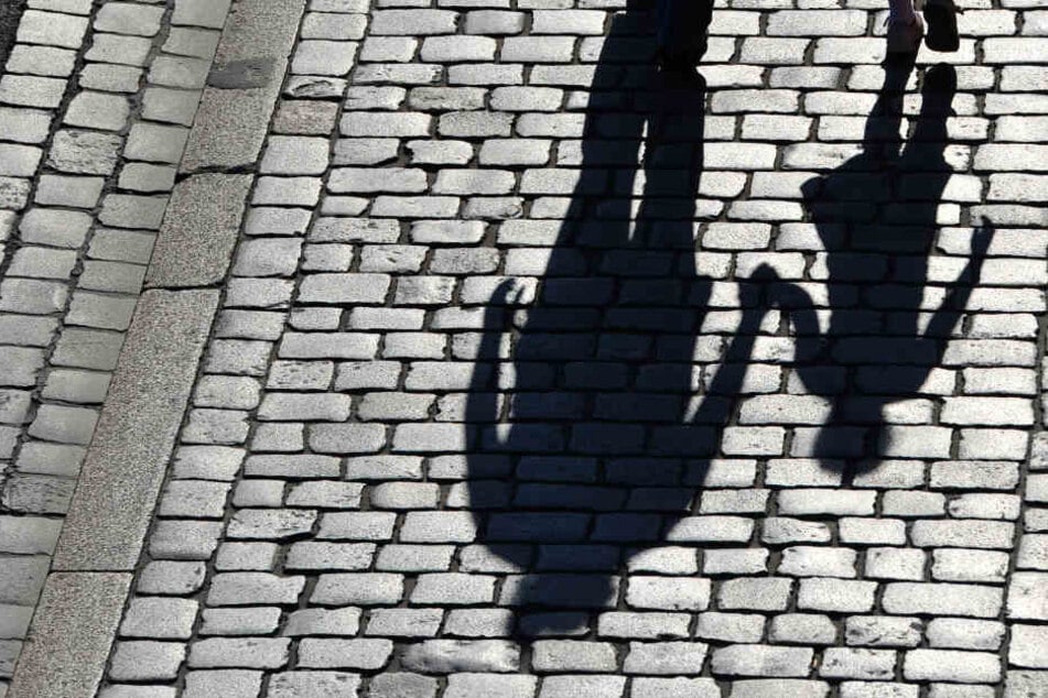 Ein Mann hat eine 11-Jährige gefragt, ob sie mit ihm Sex haben will.