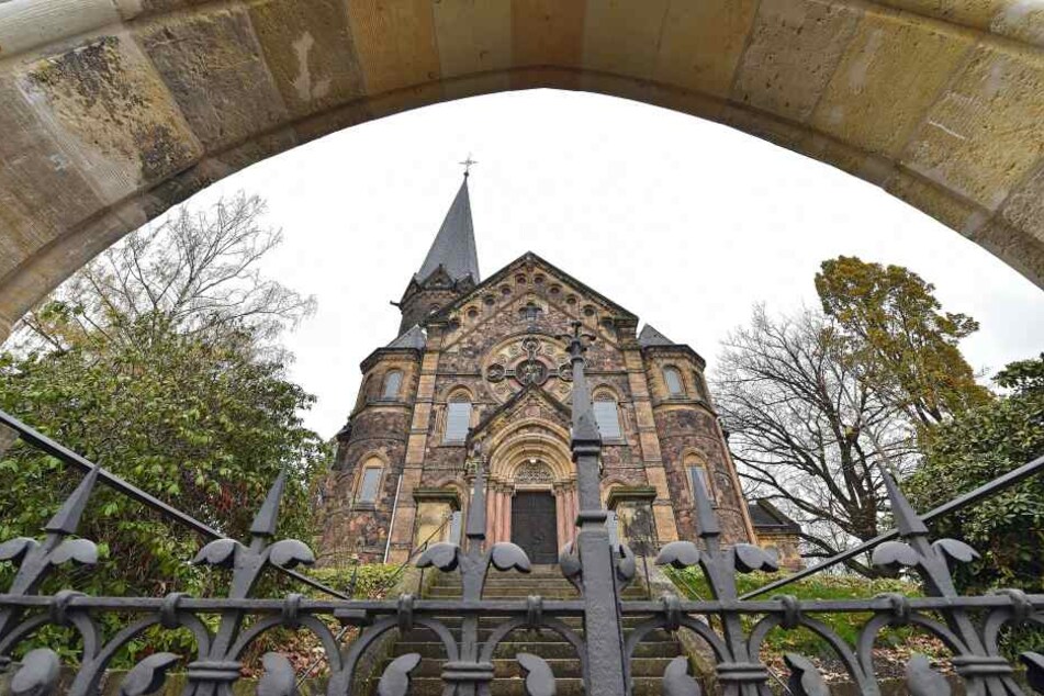Der denkmalgeschützte Grab-Schatz gehört zur Lutherkirche in Freital.