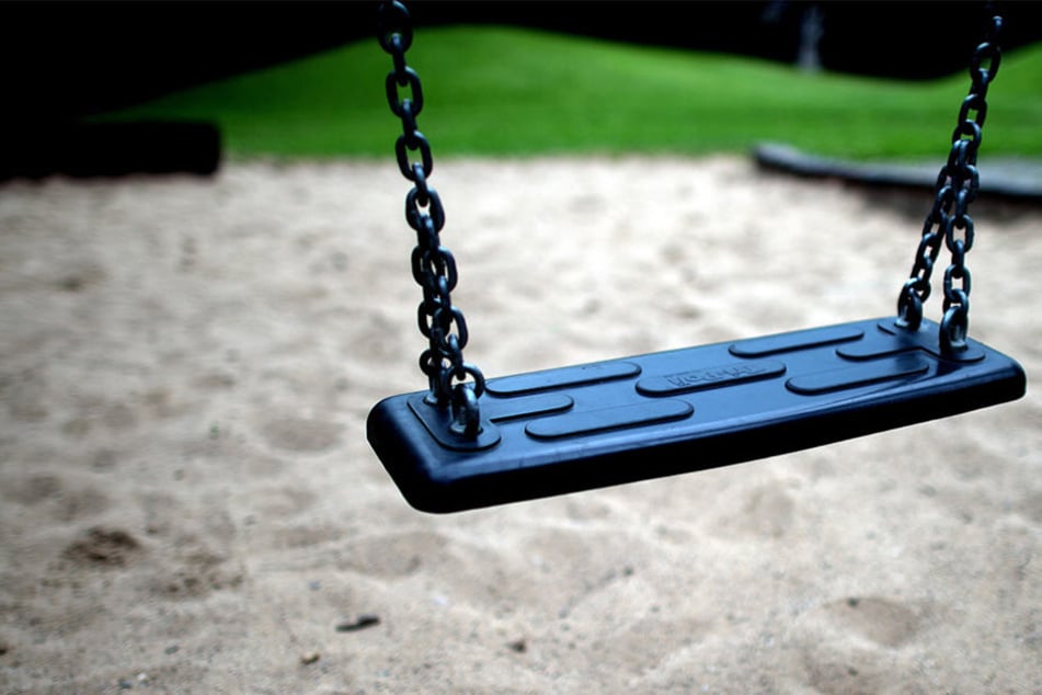 Auf einem Spielplatz in Oberschöneweide wurden die Oma und ihre Enkelin angegriffen. (Symbolbild)