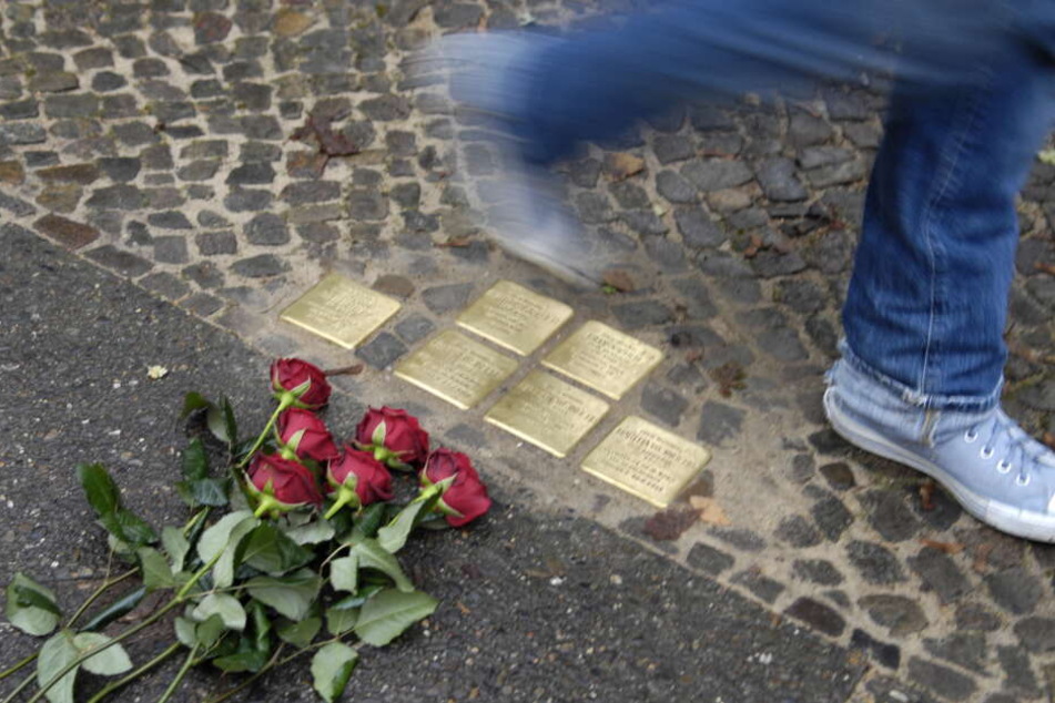 In Gedenken an Opfer der NS-Diktatur werden in Leipzig Stolpersteine verlegt.