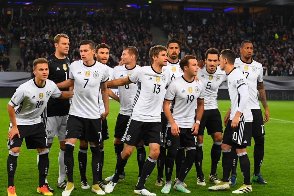 Manuel Neuer (schwarzes Trikot) ist bei den Frauen am beliebtesten.