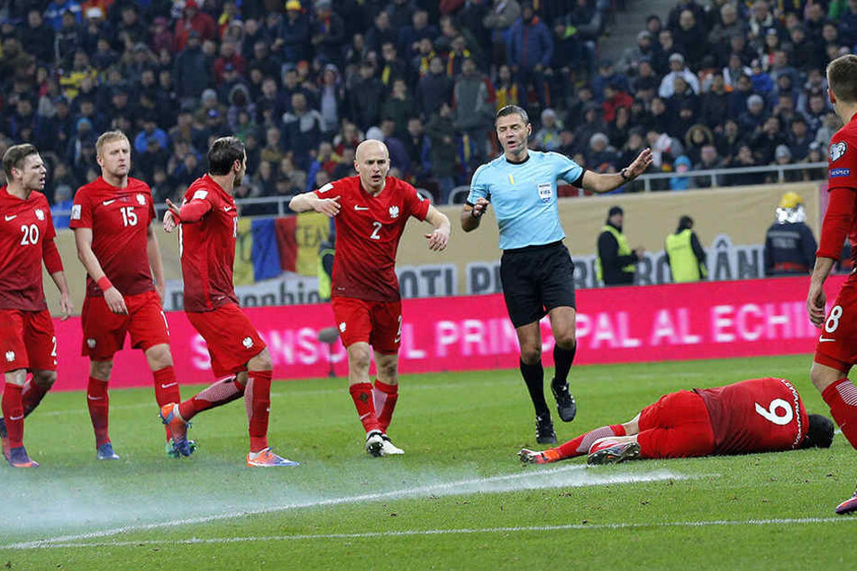 Neben dem polnischen Kapitän Lewandowski explodierte in der Partie gegen Rumänien ein Böller.