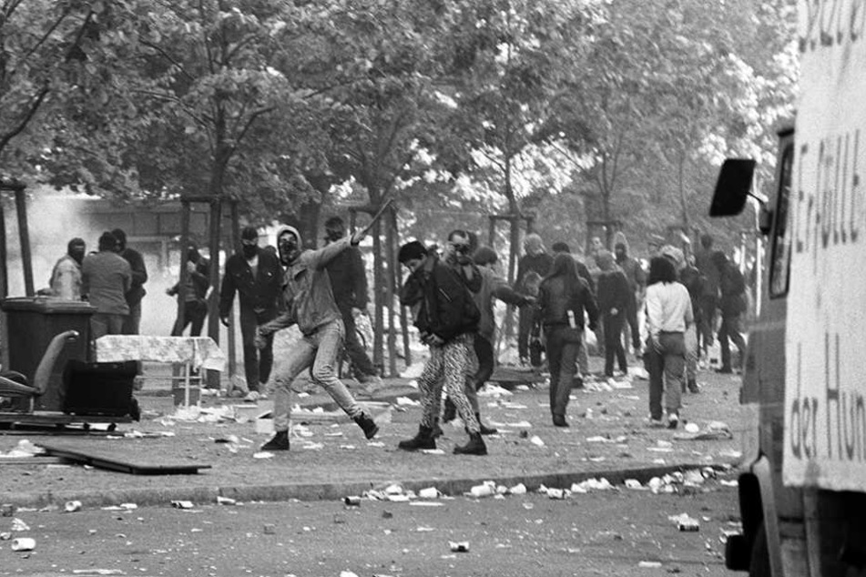Eine Szene der Straßenschlacht in Kreuzberg vom 1. Mai 1989.