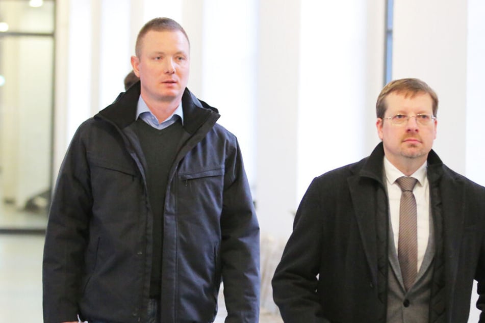 Jens Baur (39, li.), Chef der NPD Sachsen mit Peter Schreiber (45, re.), Spitzenkandidat der NPD in Sachsen.