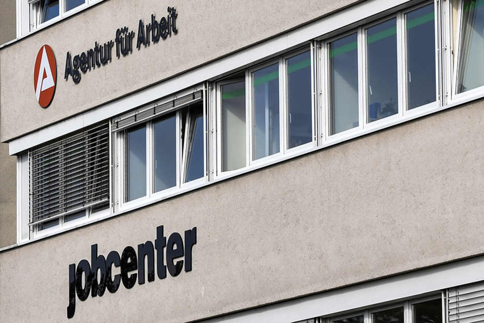 Laut Arbeitsministerium fordern staatliche Stellen bundesweit rund 21 Millionen Euro von den Bürgen zurück.