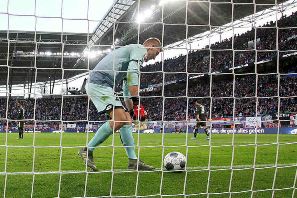 War nicht zu beneiden: Mainz-Schlussmann Robin Zentner musste in der Red Bull Arena achtmal hinter sich greifen.