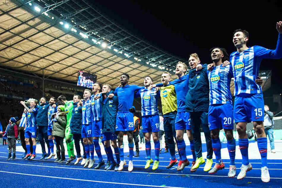 Jubel über einen wichtigen Dreier: Hertha BSC zog punktemäßig mit Eintracht Frankfurt gleich.