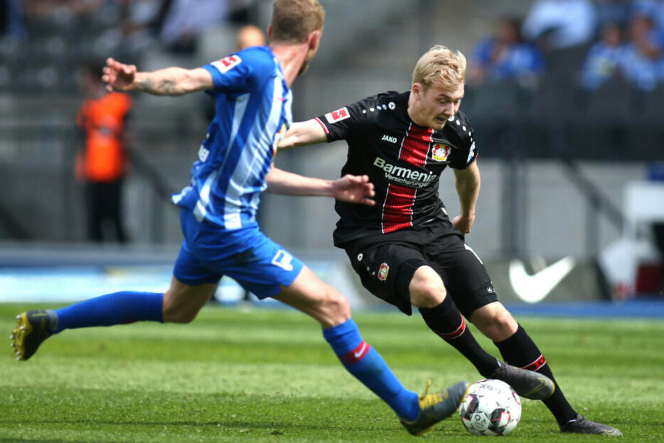 Lustenberger im Zweikampf mit Brandt.