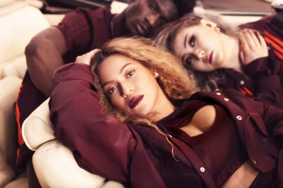 Beyoncés Highlight: Ein Sport-BH mit Ausschnitt.