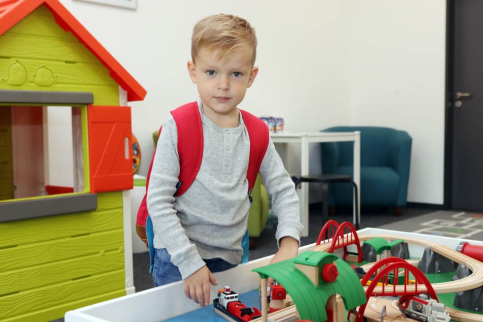 Anton, der fünfjährige Sohn, von FCE-Kapitän Martin Männel, durfte den Kids-Club mit einweihen und verschwand dann sofort in den Räumen, um zu spielen.