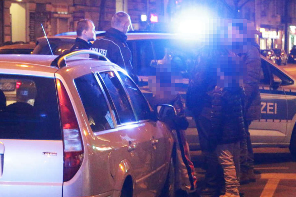 Auf der Potsdamer Straße gelang den Beamten mit Einsatzfahrzeugen einzukeilen.