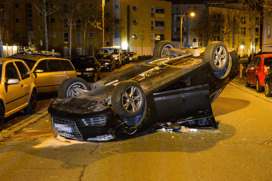 Ein Audi hat in Potsdam in der Nacht zu Dienstag sechs Autos gerammt.