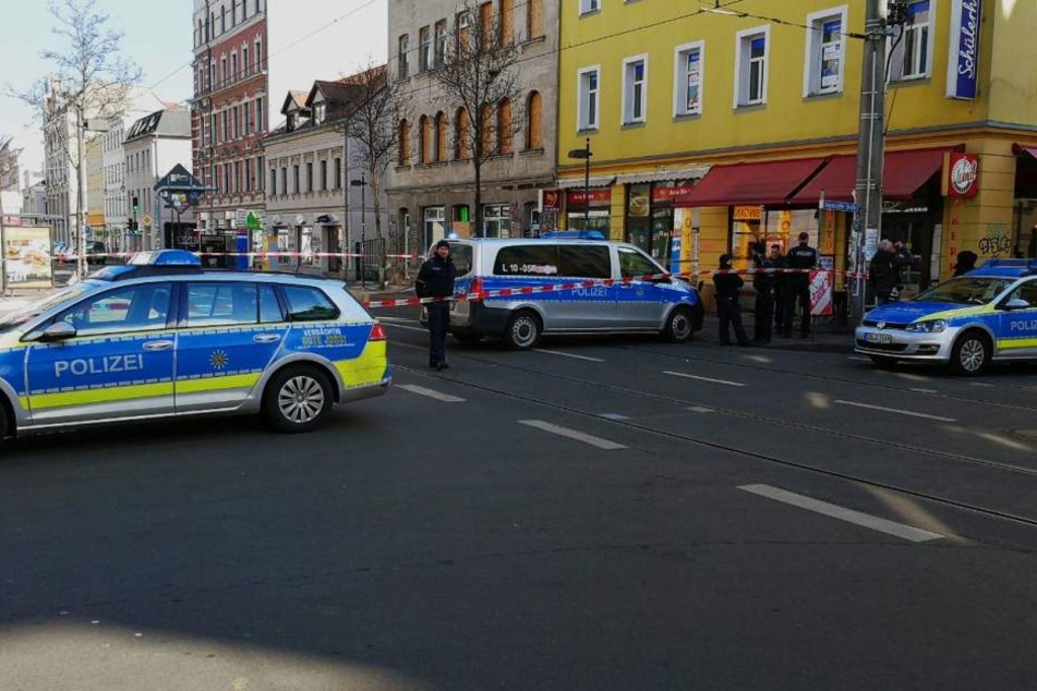 Die Zschochersche Straße wurde zwischen Amalienstraße und Lauchstädter Straße abgesperrt.