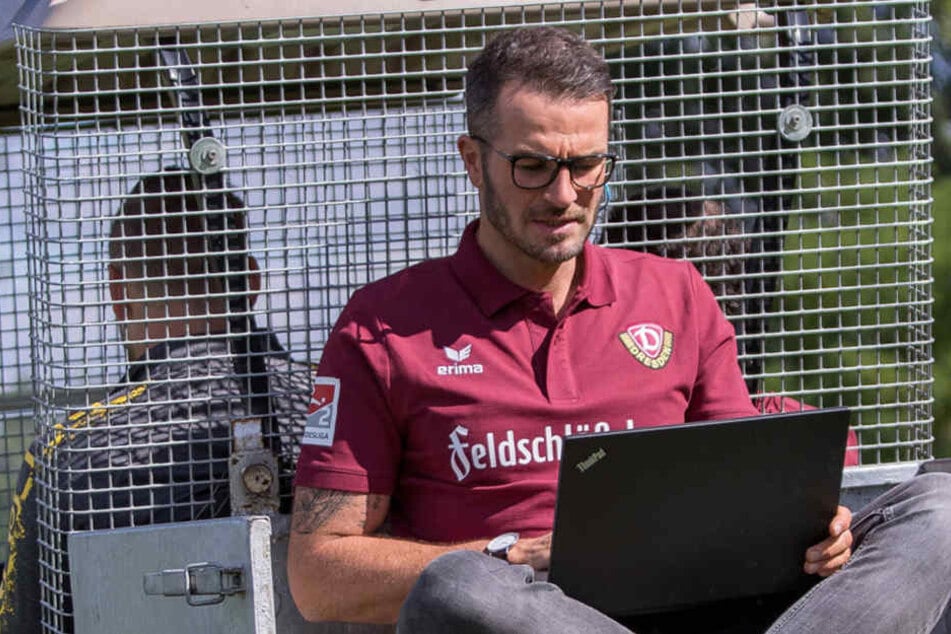 Der Laptop ist immer griffbereit und ständiger Begleiter. Mehr als 4000 Spieler hat Walter in seiner Datenbank gespeichert.