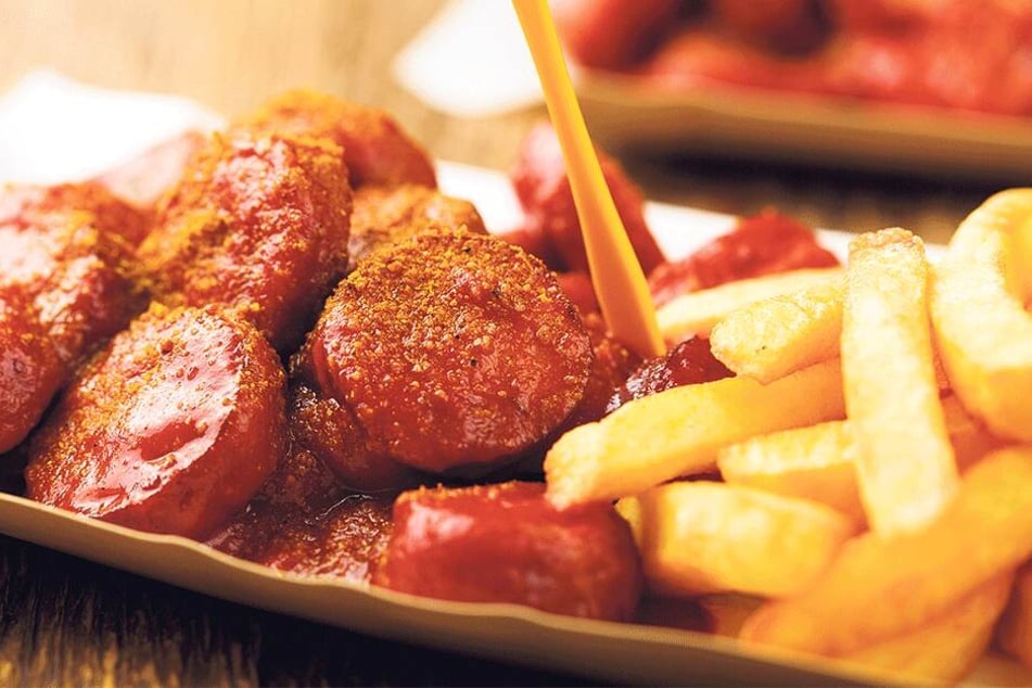 Auf der Sachsen-Fete muss niemand hungrig bleiben: Wie wär's mal mit Currywurst und Pommes?