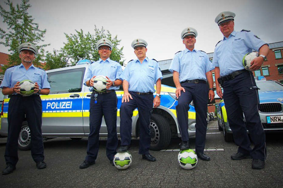 Die Einsatzleiter zu den WM-Spielen setzen auf Fairplay. v.l. EPHK Michael Lohl, PHK Carsten Schlüter, EPHK Bernd Spieker, EPHK Michael Schütte und PHK Helmut Flottmeier