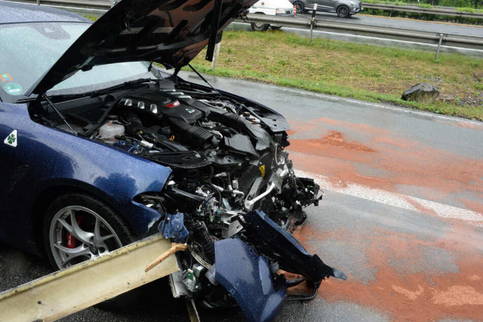 Auch ein Alfa Romeo war nach dem Unfall nur noch ein Totalschaden.