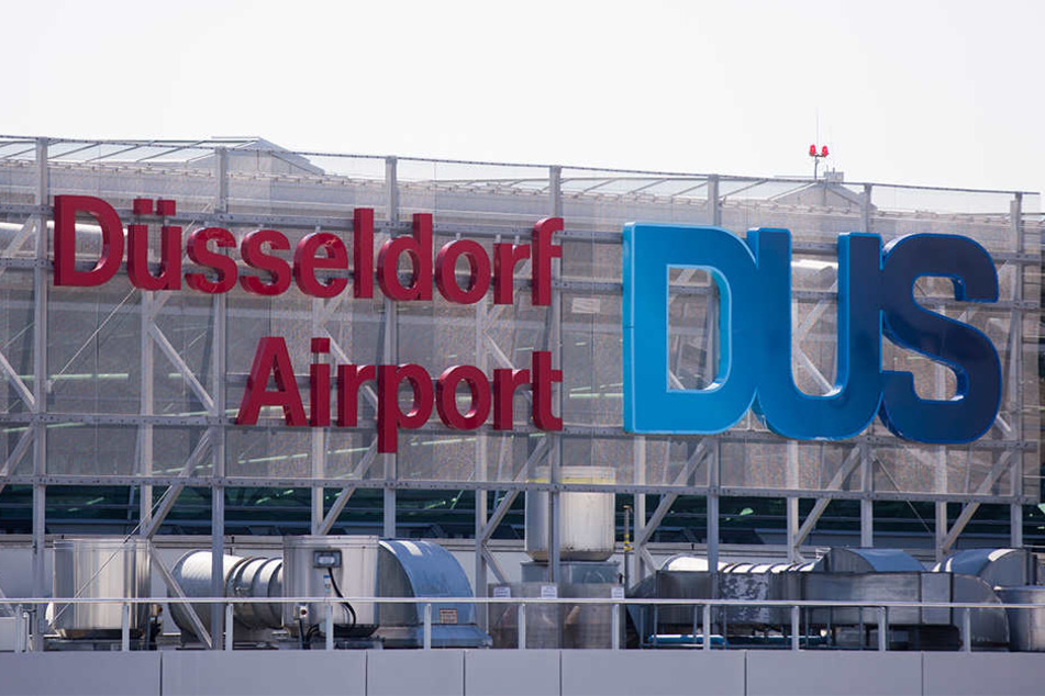 Der Ex-Leibwächter des getöteten Al-Kaida-Chefs bin Laden ist Sicherheitskreisen zufolge vom Flughafen Düsseldorf nach Tunesien abgeschoben worden.