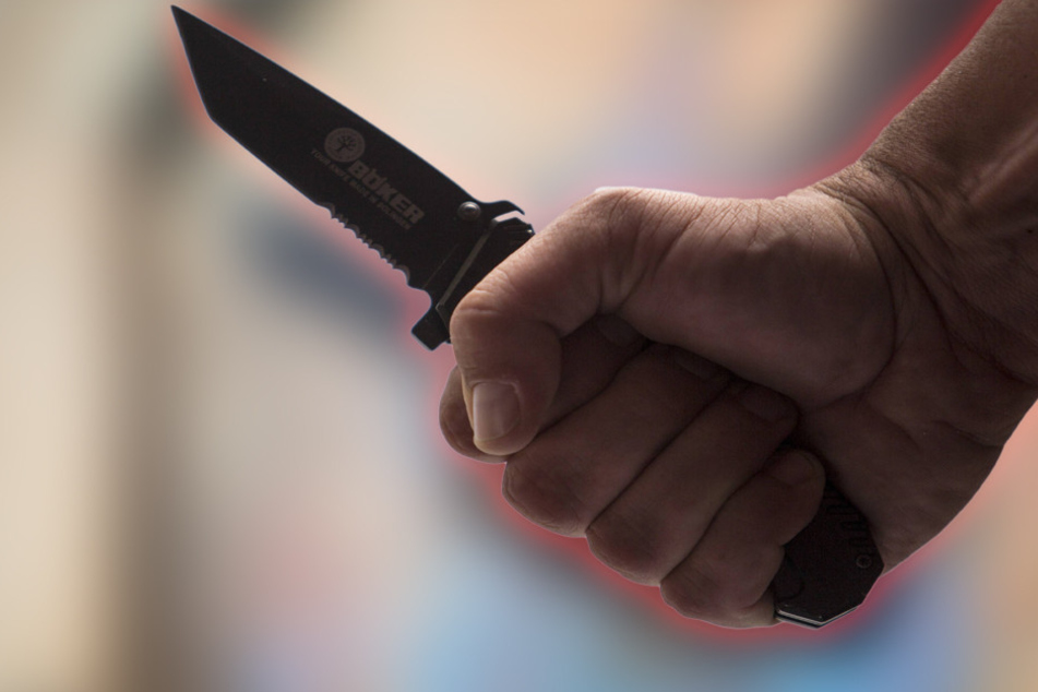 Die Polizei sucht Zeugen zu einer Messerattacke in Sonneberg.